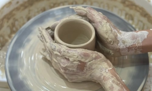 Shaping-on-the-Pottery-Wheel-suzhou Shaping-on-the-Pottery-Wheel-suzhou