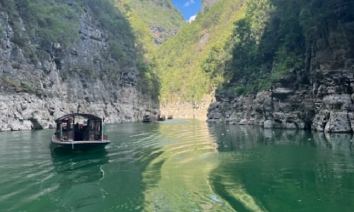 lesser-three-gorges-boat lesser-three-gorges-boat