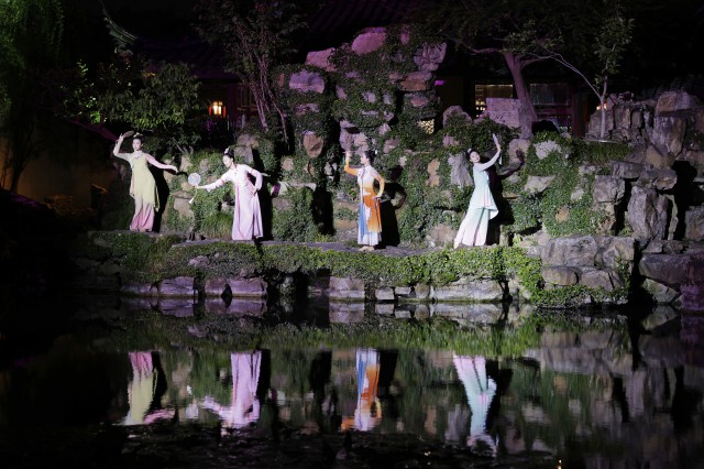 Master-of-the-Nets-Garden-Night-Garden2 Master-of-the-Nets-Garden-Night-Garden2