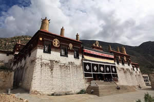 12 Days Beijing Lhasa Highlights Tour with Mt.Everest Camping by Round-trip Flight