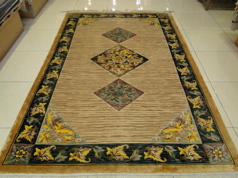 China_Shopping_Shanghai_Silk_Carpets.jpg
