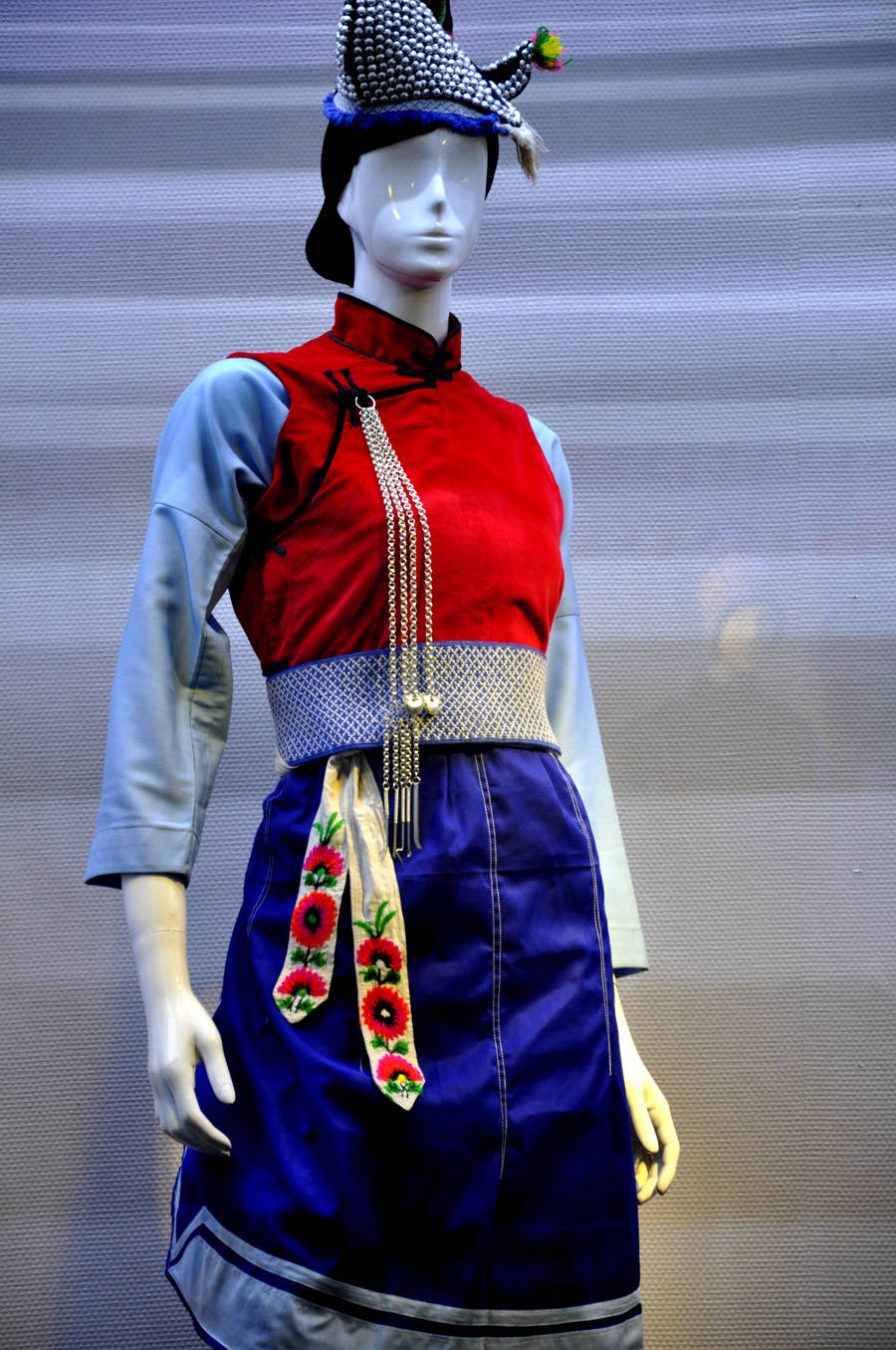 China_Shopping_China_Culture_Bai_Ethnic_Clothing.jpg