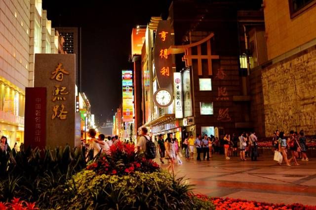 China_Tours_China_Shopping_Chunxi_Road.jpg