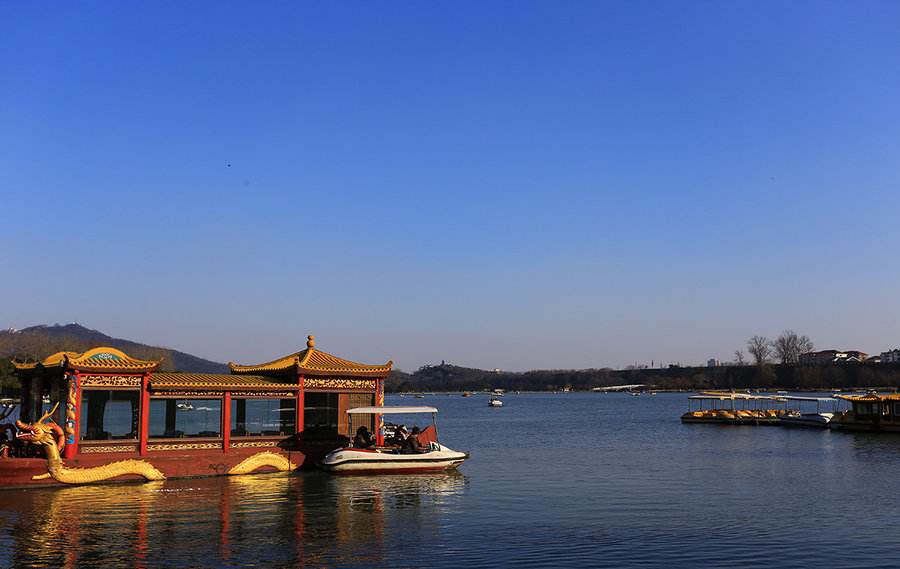 xuanwu_lake1.jpg